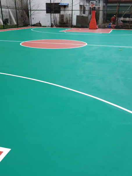 壤塘 球场长期使用易出现地面开裂